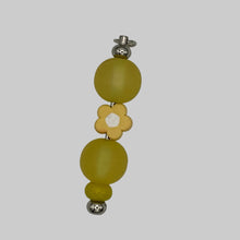 Load image into Gallery viewer, Handmade "Sunshine State of Mind" silver Luxe Pillar purse charm with frosted lemon yellow beads and a daisy floral focal, cheerful spring-inspired planner accessory.